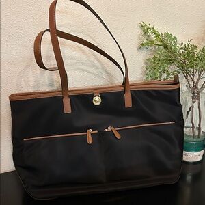 New MICHEAL MICHEAL KORS KEMPTON XL Pocket Overnight Black/ Brown Tote Bag